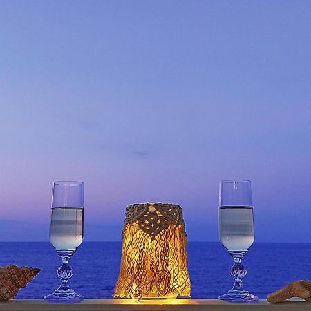 Amazing Beachfront Apartment In Hersonissos المظهر الخارجي الصورة