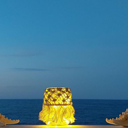 Amazing Beachfront Apartment In Hersonissos المظهر الخارجي الصورة