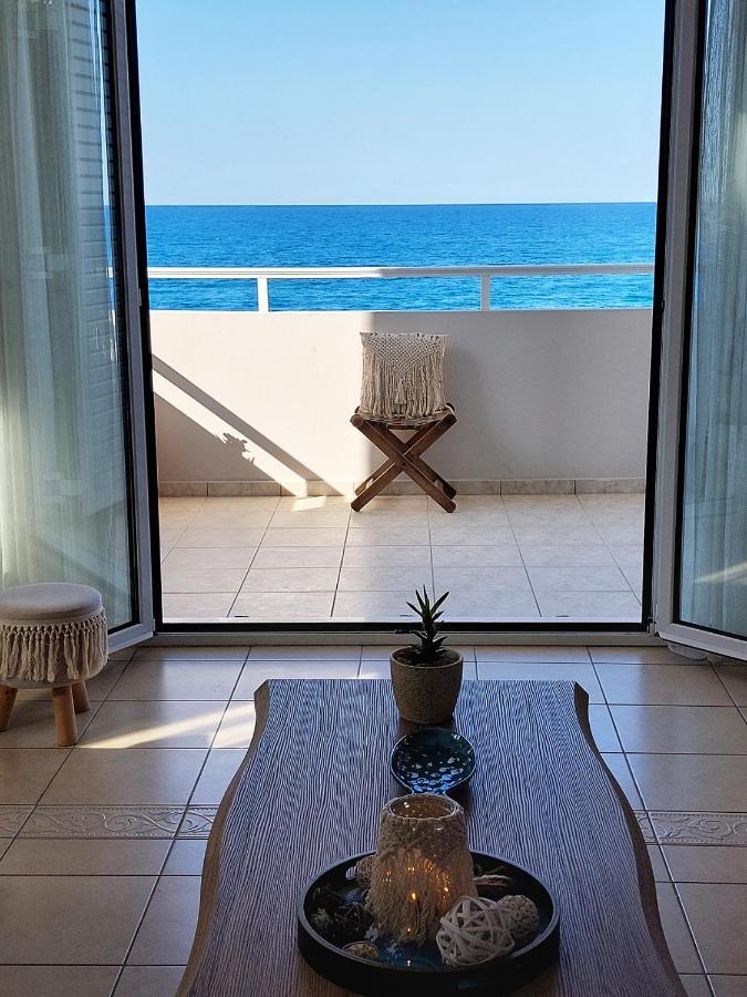 Amazing Beachfront Apartment In Hersonissos المظهر الخارجي الصورة
