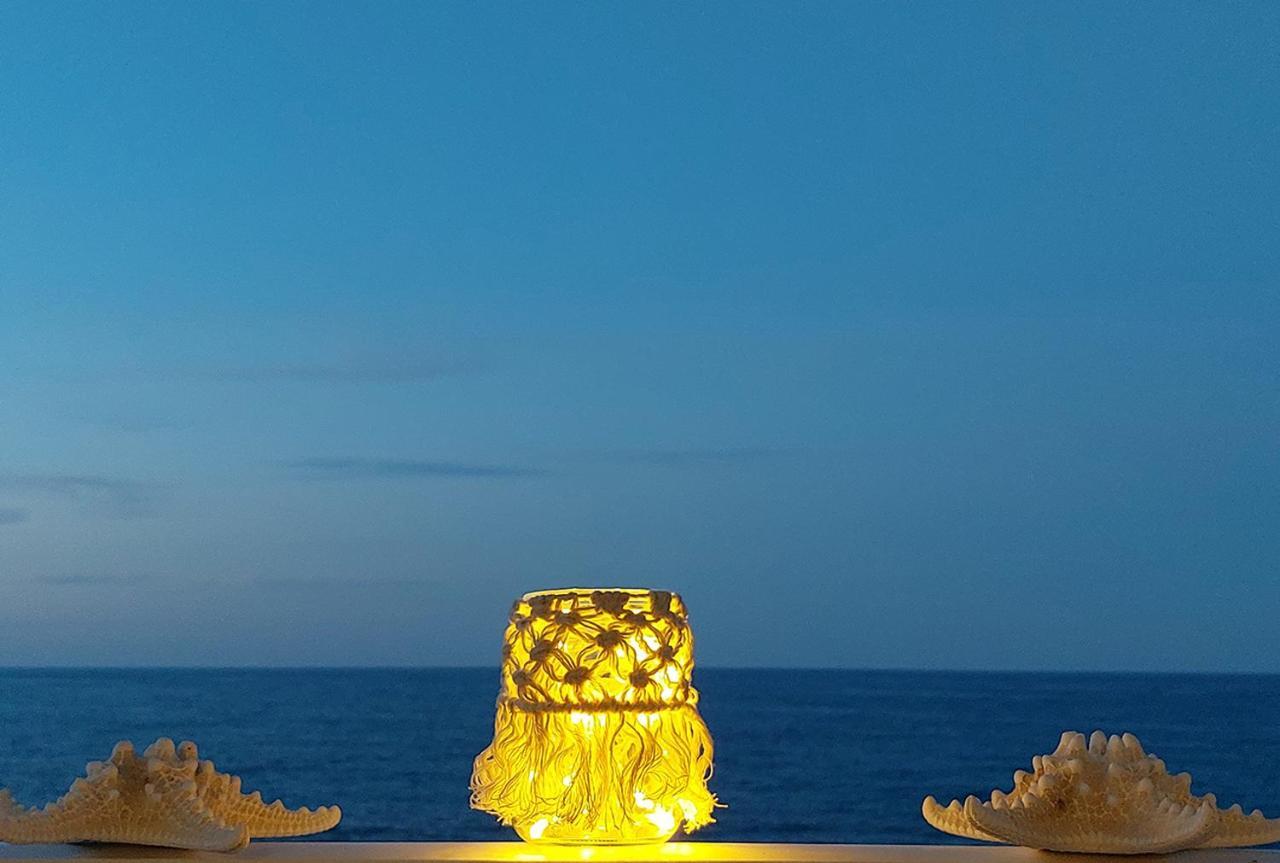 Amazing Beachfront Apartment In Hersonissos المظهر الخارجي الصورة