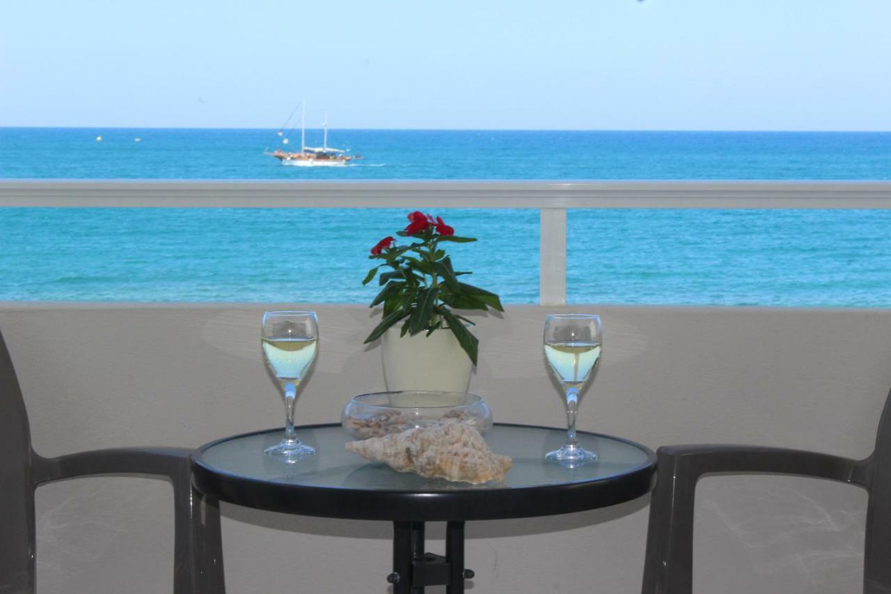 Amazing Beachfront Apartment In Hersonissos المظهر الخارجي الصورة