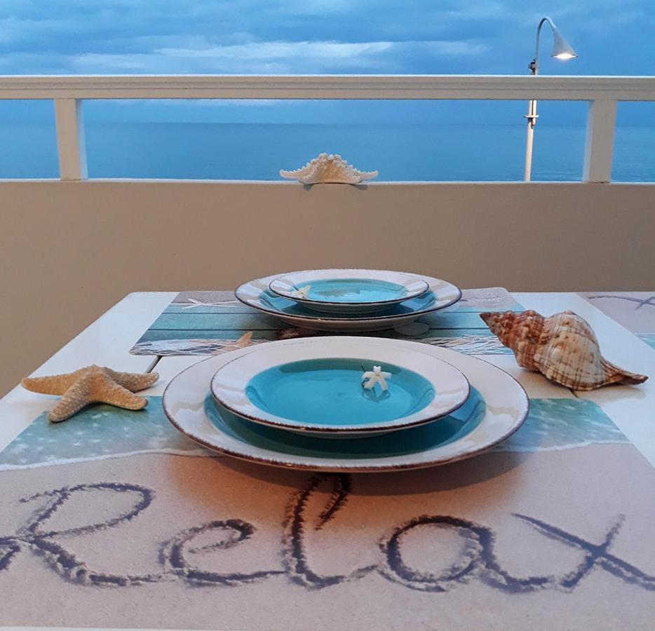 Amazing Beachfront Apartment In Hersonissos المظهر الخارجي الصورة